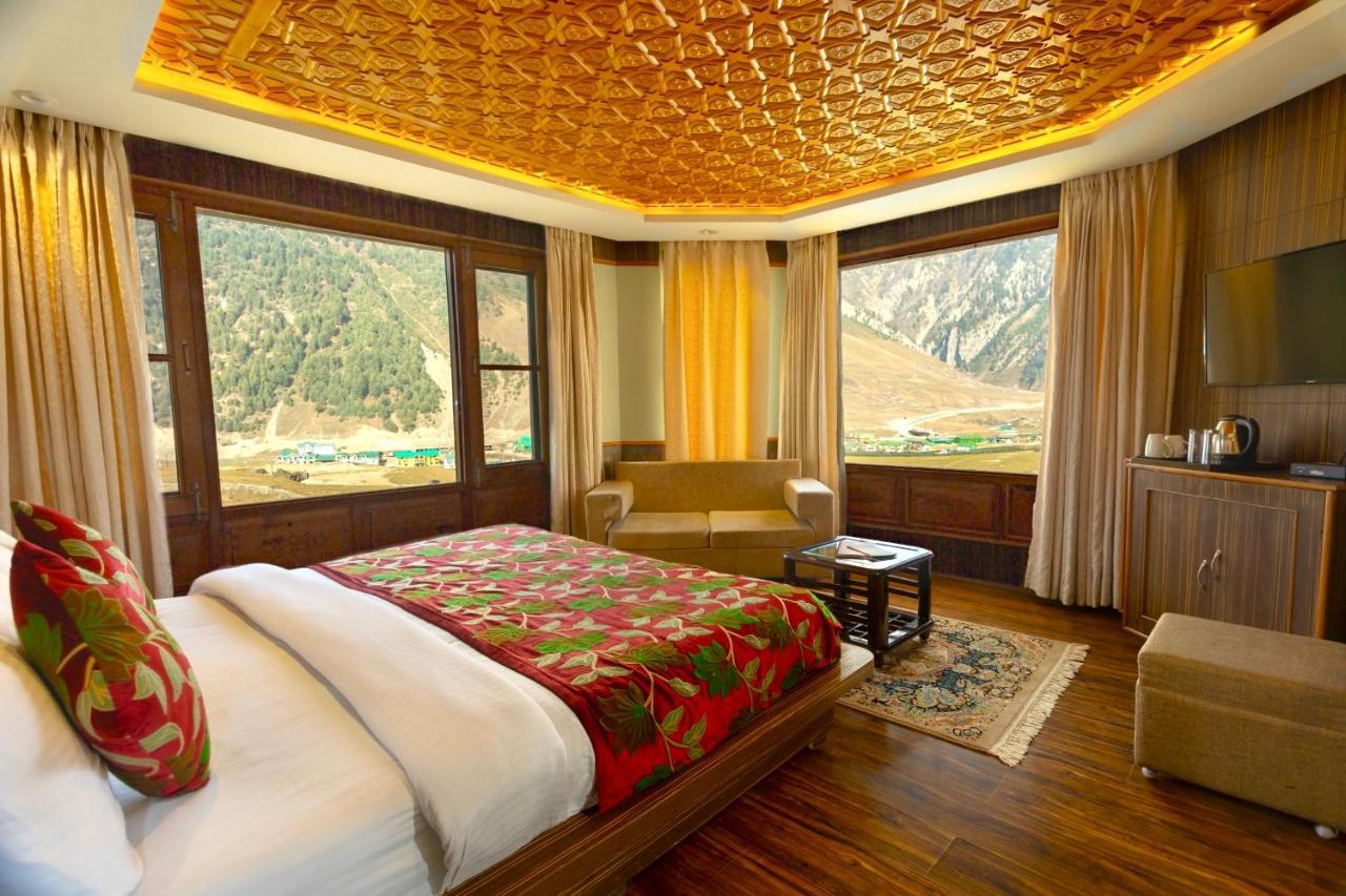 Hotel Village Walk Sonāmarg Eksteriør billede