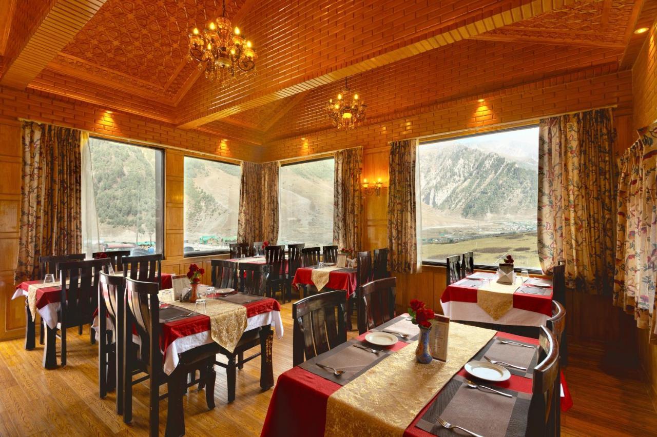 Hotel Village Walk Sonāmarg Eksteriør billede
