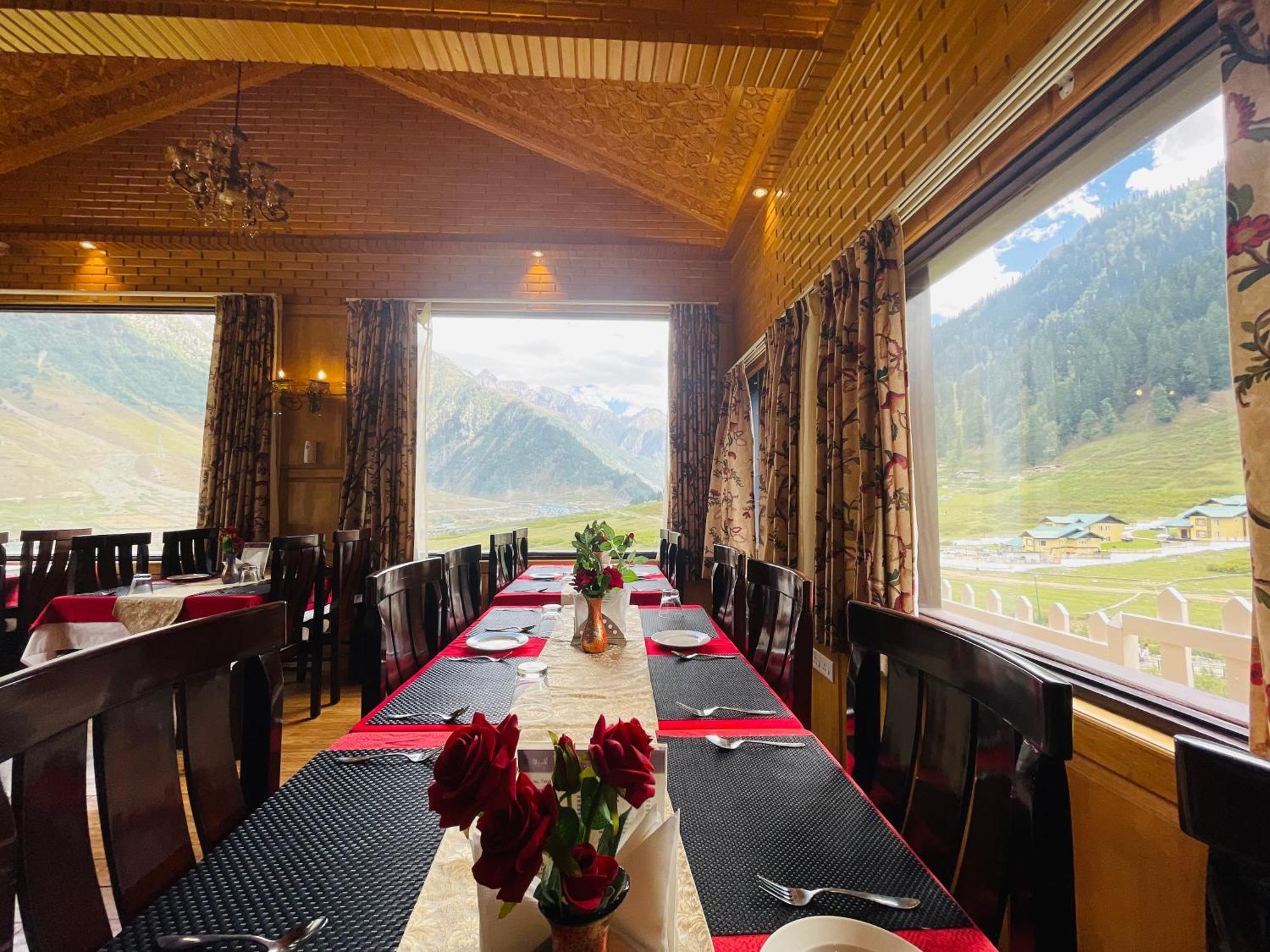 Hotel Village Walk Sonāmarg Eksteriør billede