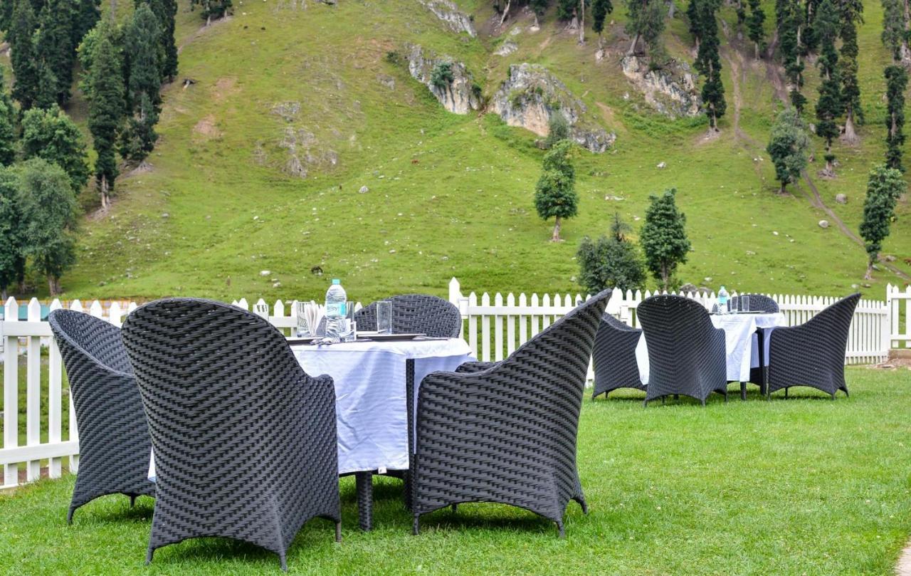 Hotel Village Walk Sonāmarg Eksteriør billede